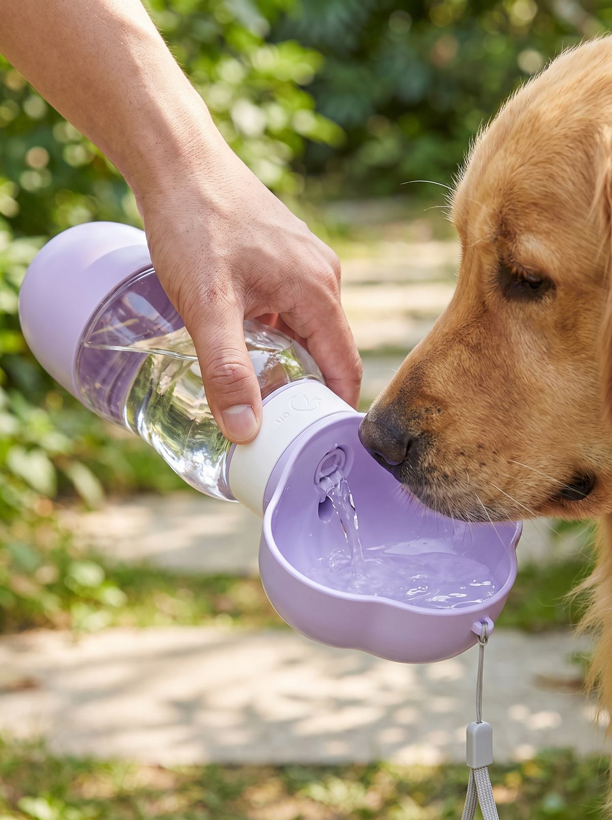 A drink without stopping the walk